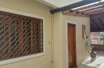 Casa à venda de 3 dormitórios sendo 1 suíte e 4 vagas em Interlagos