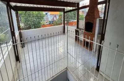 Casa sobrado à venda de 3 dormitórios e 2 vagas no limão