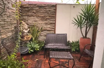 Casa em condomínio fechado - jardim sandra, com 03 dormitórios