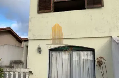 Interlagos - casa de 132m² com 3 dormitórios sendo 1 suite, 3 banheiros e 2 vagas.