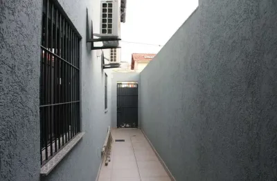 Campo Belo - Casa de 210m² com 3 dormitorios, 1 suite, 4 banheiros e 2 vagas