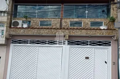 Imperdível casa à venda em Guarulhos-SP, bairro Jardim Palmira: 3 quartos, 2 suítes, 1 sala, 4 banheiros, 3 vagas na garagem e 302m².