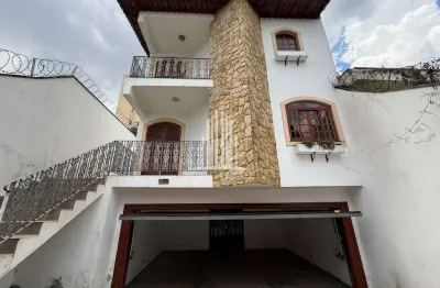 Encante-se com este Sobrado de 3 Quartos na Vila Fernandes, São Paulo-SP: 1 Suíte, 1 Sala, 4 Banheiros, 3 Vagas de Garagem, 308m²!