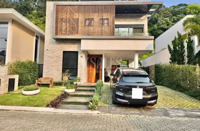 Viva o máximo conforto: residência de alto padrão com banheira, closet, piscina  e acabamento premium