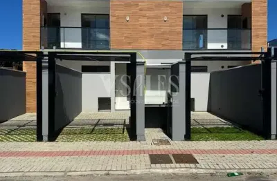 Imóvel no segundo andar com entrada individual, ampla sacada e acabamento diferenciado