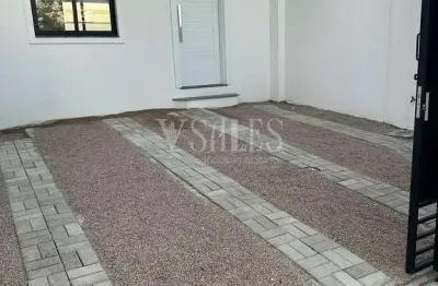 Casa com arquitetura neoclássica, alto padrão de acabamento e excelente localização!