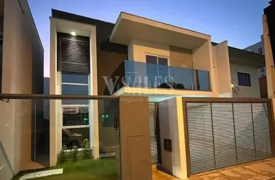 Casa aconchegante geminada com 3dormitórios 3suítes