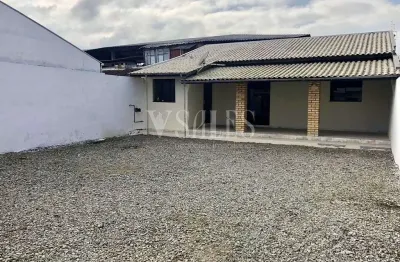 Excelente terreno 200 m² com casa de um dormitório nos fundos