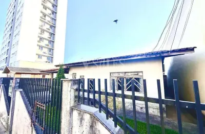 Casa espaçosa em terreno de 500 m² com 190 m² de área construída