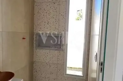 Apartamento térreo à venda com 2 dormitórios (1 suíte), a apenas 600 metros do mar