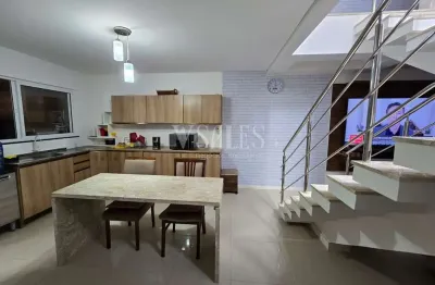 Oportunidade ,Sobrado Equipado e Mobiliado a poucos passos do mar!