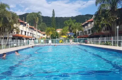 Casa triplex, cachoeira do bom jesus com acesso à praia