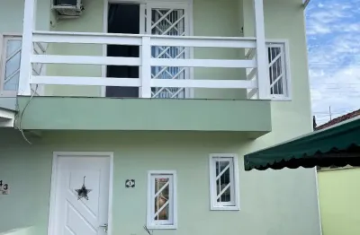 Sobrado duplex à venda com 2 quartos e escritura pública nos ingleses do rio vermelho