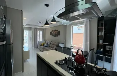 Sobrado à venda no rio vermelho com suíte, sacada, jacuzzi e escritura pública