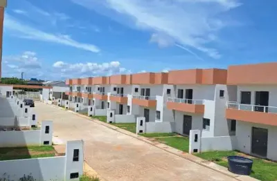 Casa em condomínio fechado com 4 quartos à venda na rua francisco das mercês, buraquinho, lauro de freitas, 128 m2 por r$ 700.000