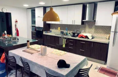 Casa triplex à venda com fino acabamento no bairro água limpa!!!