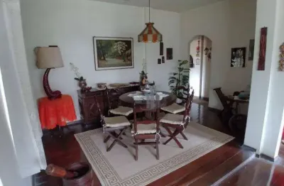 Excelente terreno com três casas à venda no bairro jardim amália, em volta redonda!!!