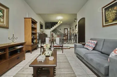 Casa excepcional com ampla sala em conceito aberto - jardim amália - volta redonda/rj