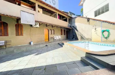 Excelente imóvel com 3 casas à venda no bairro Jardim Amália, em Volta Redonda!!