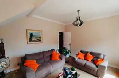 Excelente Casa com 4 dormitórios à venda, 228 m² por R$ 699.000 - Voldac - Volta Redonda/RJ