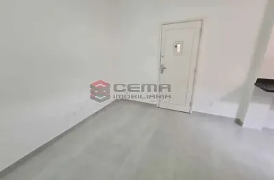 Kitnet / stúdio à venda na rua buarque de macedo, flamengo, rio de janeiro, 22 m2 por r$ 310.000