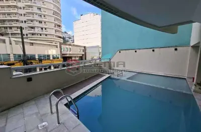 Apartamento / Residencial / Catete / Com armários / 2 Vagas de garagem com Piscina