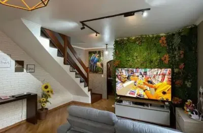 Sobrado de 215m no Jardim Las Vegas em Santo André: 4 dormitórios, sala de cinema e quintal