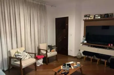 Sobrado à venda na Vila Pires – Santo André | 178m², 3 dormitórios, suíte.