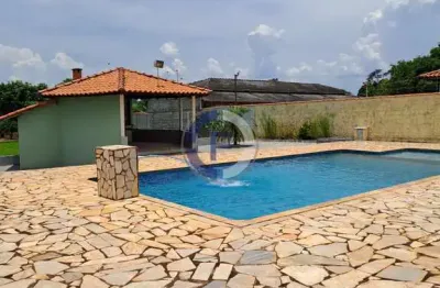 Chácara cond campo alegre. construção ampla, sendo 2 dormitórios   suíte