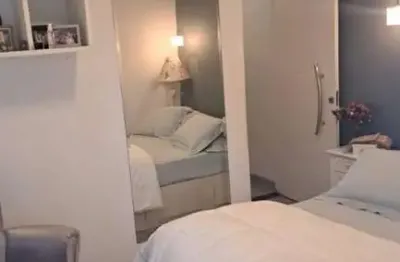 Apartamento no embaré  reformado e com varanda | silvia simone imóveis