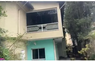 Sobrado na aparecida  isolado e com piscina | silvia simone imóveis