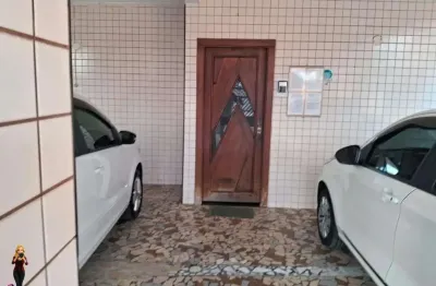 Apartamento no Centro de São Vicente  2 dorm e quintal | Silvia Simone Imóveis