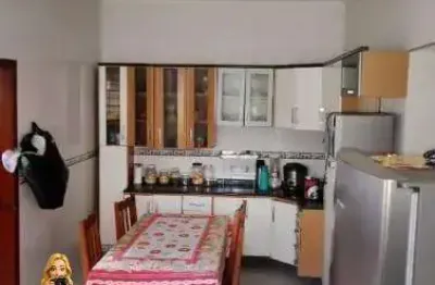 Casa no rádio clube santos  amplo e com quintal | silvia simone imóveis