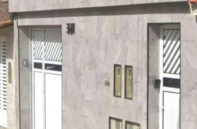 Casa à venda com quintal grande e edícula | silvia simone imóveis