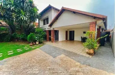 Casa à venda na Avenida Florianópolis, Jardim Ipê, Foz do Iguaçu