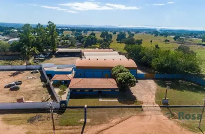 Amplo prédio comercial com 5 galpões, sala de reuniões, refeitório e estacioamento, no distrito indutrial, cuiabá. - im7851