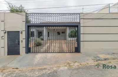 Casa térrea para locação com 3 quarto(s) sendo 1 suíte, com armários planejados e piscina, próximo do shopping estação, no santa rosa, cuiabá. - 7536