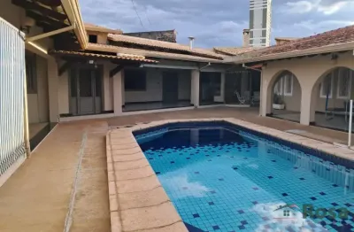 Casa de Alto Padrão para venda ou para fins comerciais no Jardim Primavera, Cuiabá - MT