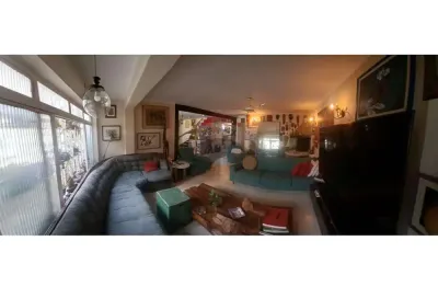 Casa de vila,  localizada na Vila Olímpia com 4 quartos e 4 vagas de garagem  vende