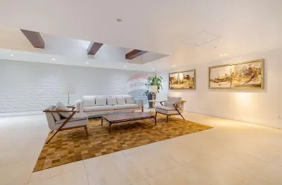 Vende-se Pequena Joia ao lado do Parque Augusta - 2 quartos, closet, cozinha com armários e área de serviço  R$ 830.000,00