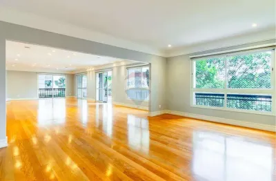 Apto com 468m² em frente ao parque do ibirapuera. 5 suítes ,6 banheiros e 6 vagas de garagem.  locação