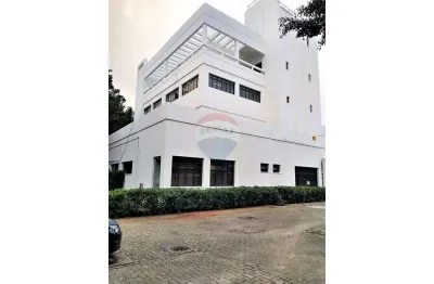 Prédio comercial na barra funda com 3.352m²de área construída - 4 andares, estacionamento e área de carga e descarga
