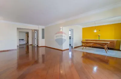 Triplex para venda com 4 quartos, sendo 1 suíte, 417m²