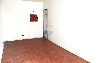 Vende apartamento, 42 m²,  8º andar, ao lado da estação da luz, pronto para morar ou investir, na praticidade de ter tudo o que precisa, bem perto.