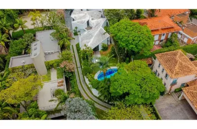 Vende casa assinada por eduardo longo, rua leonor quadros 524, 4 suítes, lazer, 422m², terreno 1550m², r$5.850.000