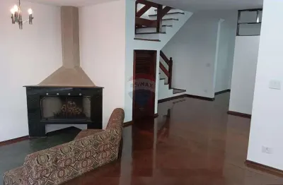 Casa para locação em Jardim Londrina, 250 metros com 4 vagas, 3 quartos, 1 suíte