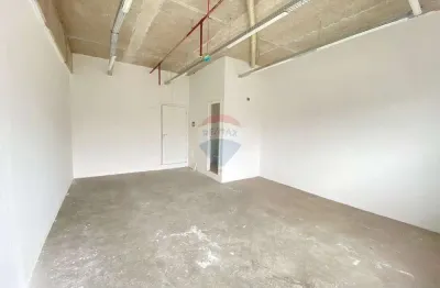 Sala comercial no contrapiso para locação com 2 vagas e banheiro na Vila Andrade, 42m2
