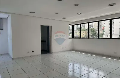 Sala comercial para locação, Vila Andrade, 40m2, 02 banheiros e 01 vaga coberta! Pacote R$ 3.100,00!
