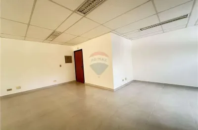 Sala comercial para locação, Vila Andrade, 42m2, 02 banheiros e 01 vaga coberta! Pacote R$ 3.090,00!