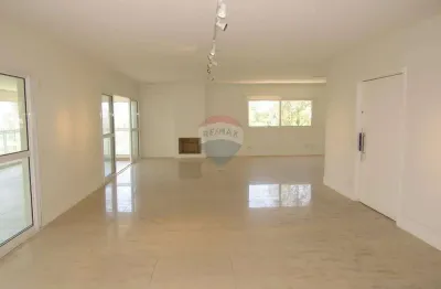 Apartamento para locação  alto padrão com 4 suítes, 4 vagas de garagem em Panamby 440 m².